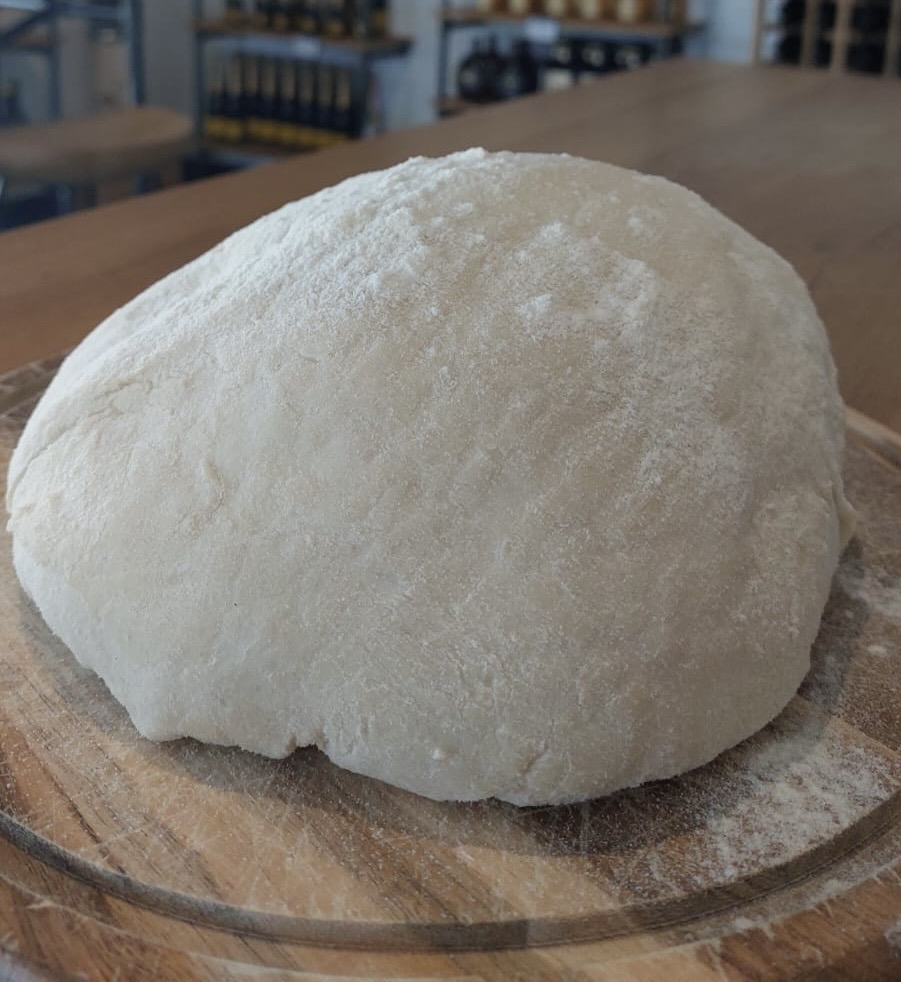 frischer hausgemachter Pizzateig 1 Back-Blech